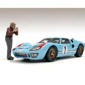 “Race Day 1” Figurine II for 1/24 Scale Models by American Diorama