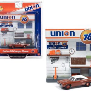 1970 Dodge Coronet Super Bee Brown with White Top and “Union 76” Interior Service Gas Station Facade Diorama Set “Johnny Lightning 50th Anniversary” 1/64 Diecast Model Car by Johnny Lightning