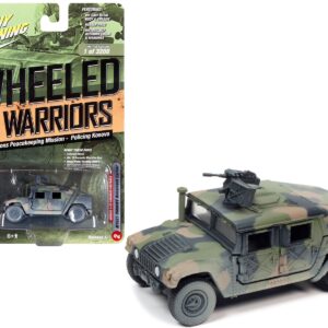 Humvee 4-CT Armored Fastback M1025 HMMWV Armament Carrier Camouflage (Battle Worn) “United Nations Peacekeeping Mission – Policing Kosovo” “Wheeled Warriors” Series Limited Edition to 3200 pieces Worldwide 1/64 Diecast Model Car by Johnny Lightning